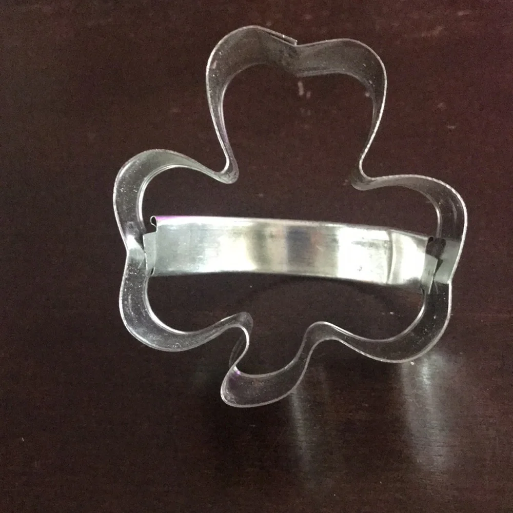 Amscan Vintage Green St. Patrick’s Day Lot 4 Cookie Cutters and Metal Shamrock